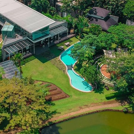 K Gallery Hotel Pasuruan Eksteriør billede