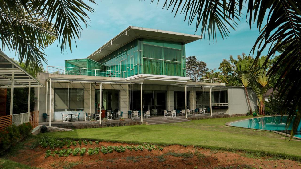 K Gallery Hotel Pasuruan Eksteriør billede